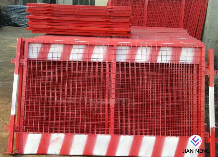 การป้องกันขอบชั่วคราว Guardrail สีแดงและสีขาวสำหรับไซต์ก่อสร้างอาคาร